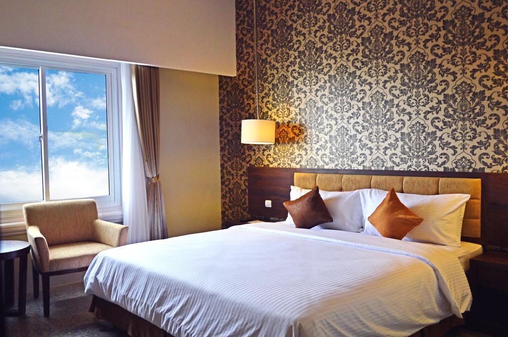 Hotel Safira Magelang Chambre photo