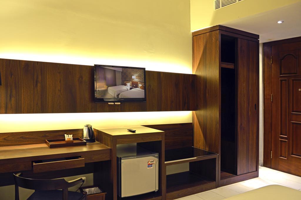 Hotel Safira Magelang Chambre photo