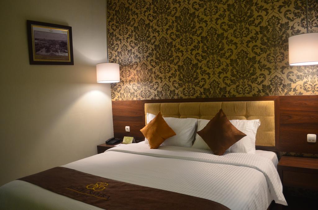 Hotel Safira Magelang Chambre photo