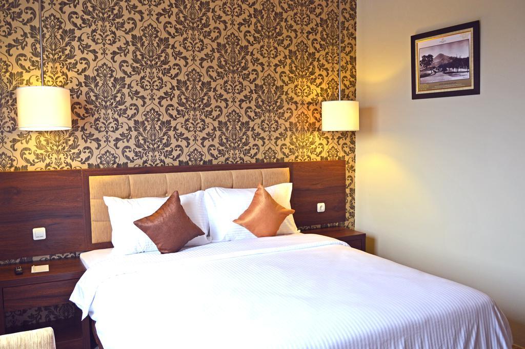 Hotel Safira Magelang Chambre photo