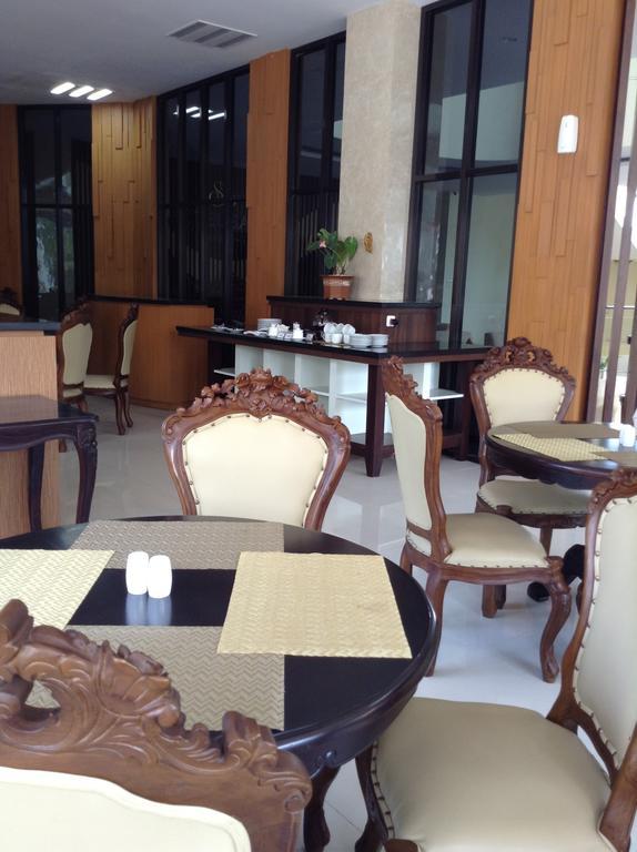 Hotel Safira Magelang Extérieur photo