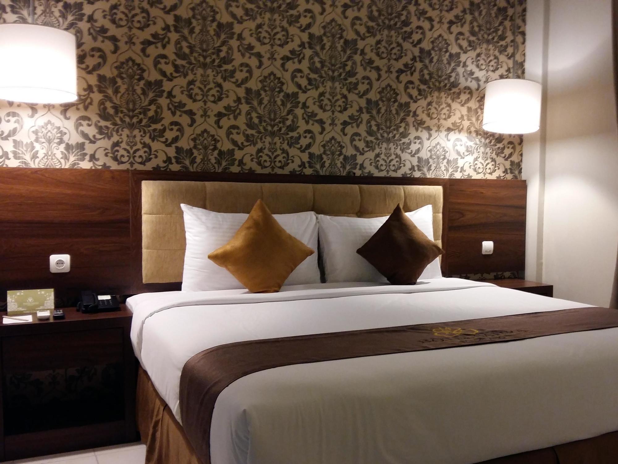 Hotel Safira Magelang Extérieur photo