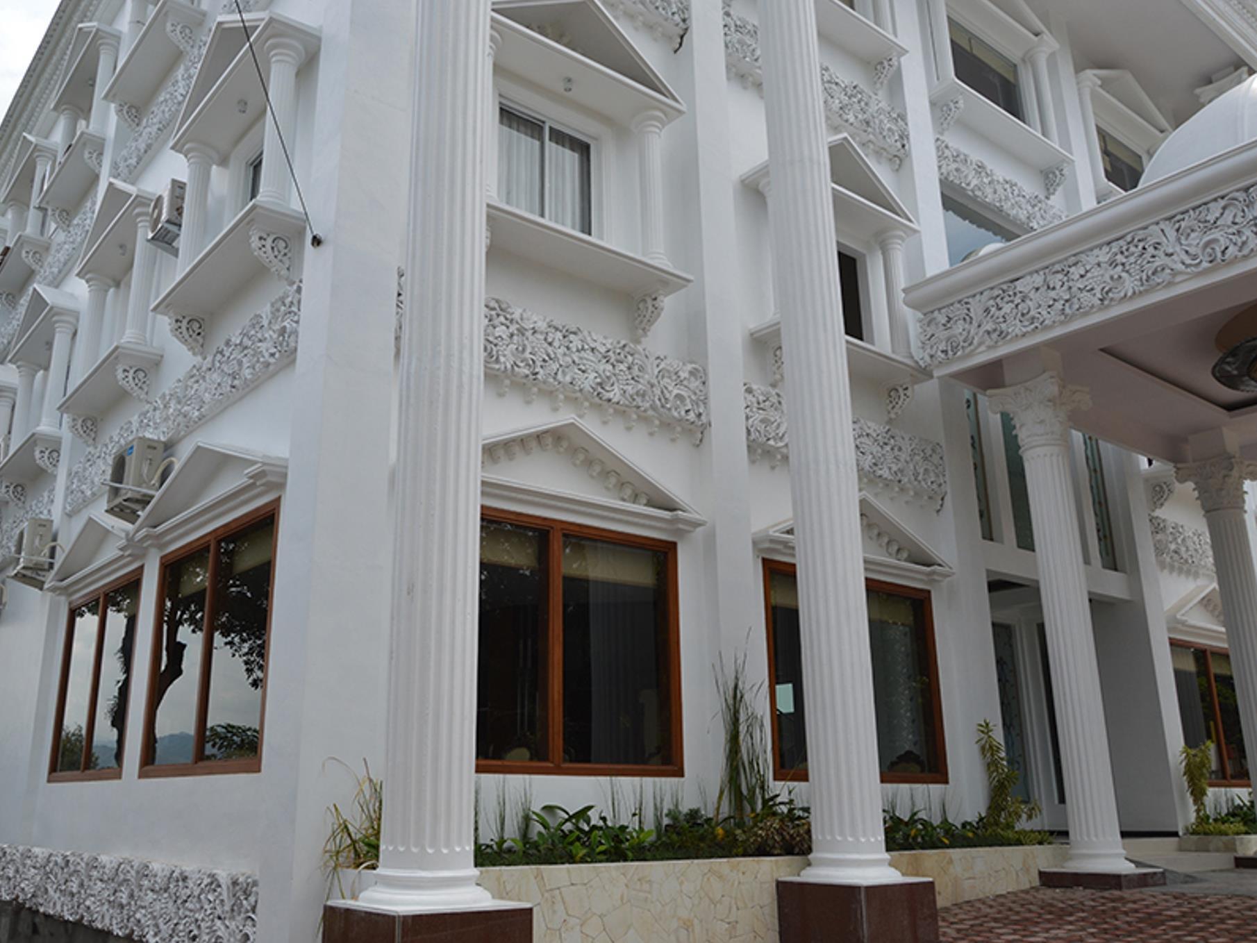 Hotel Safira Magelang Extérieur photo