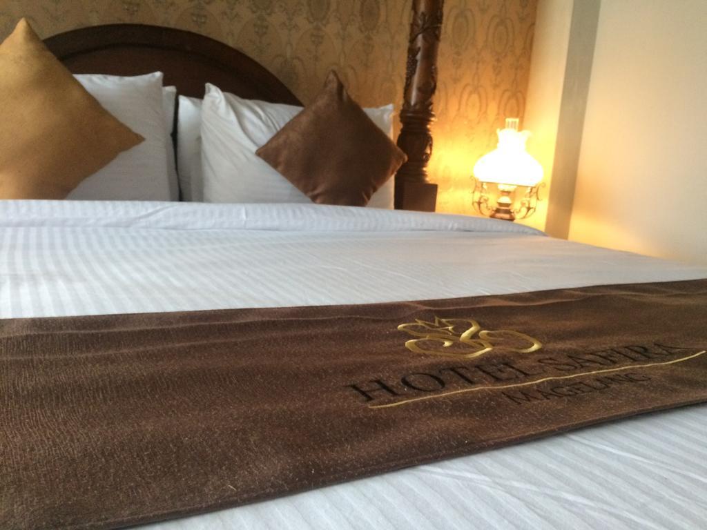 Hotel Safira Magelang Extérieur photo