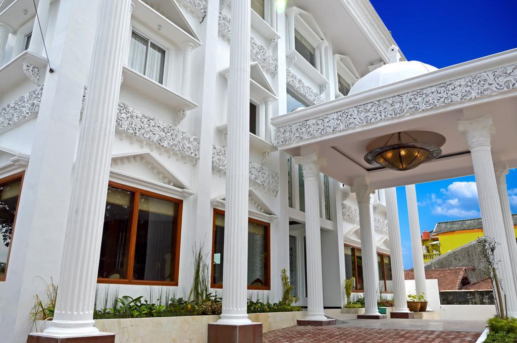 Hotel Safira Magelang Extérieur photo