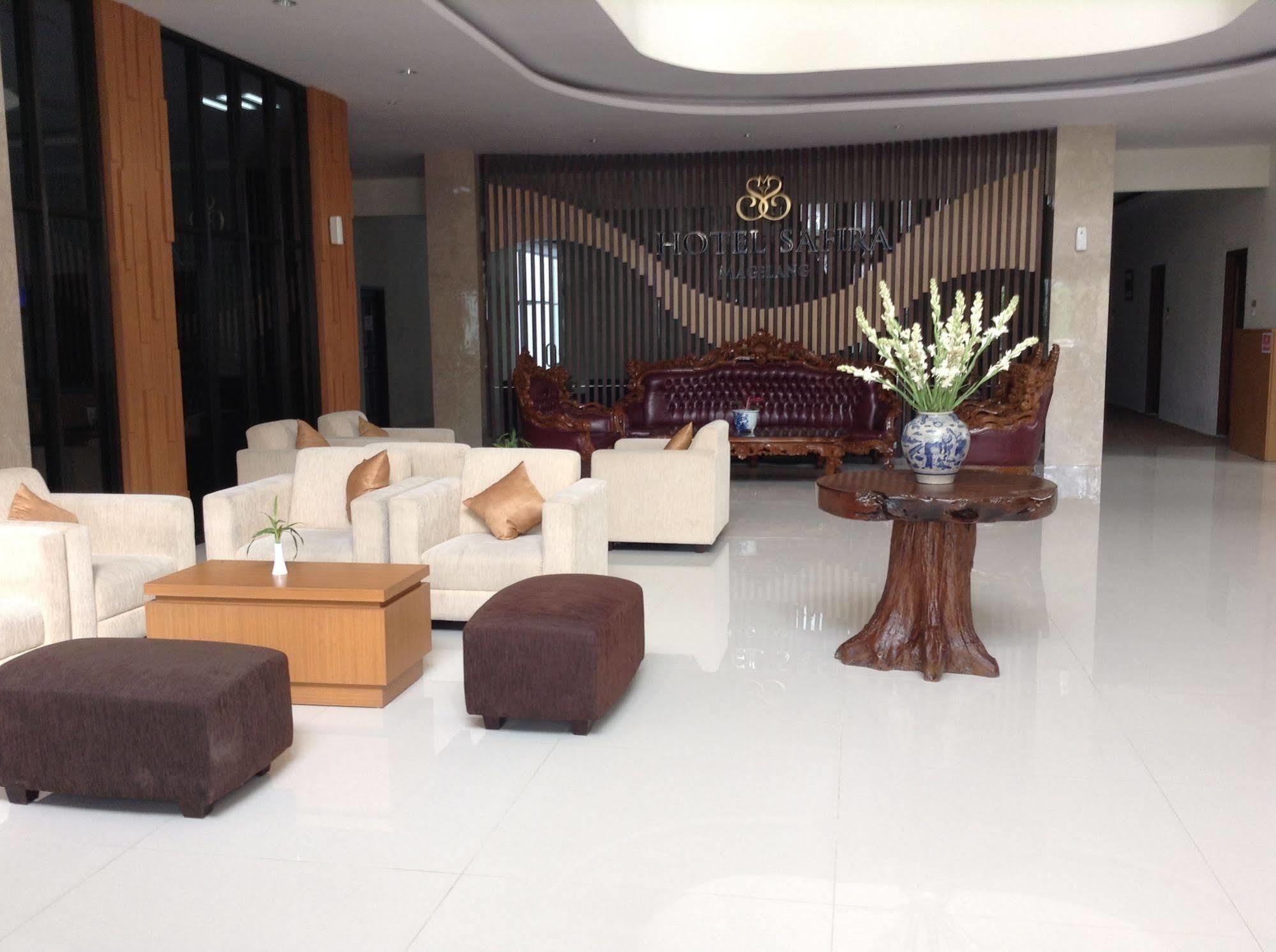 Hotel Safira Magelang Extérieur photo