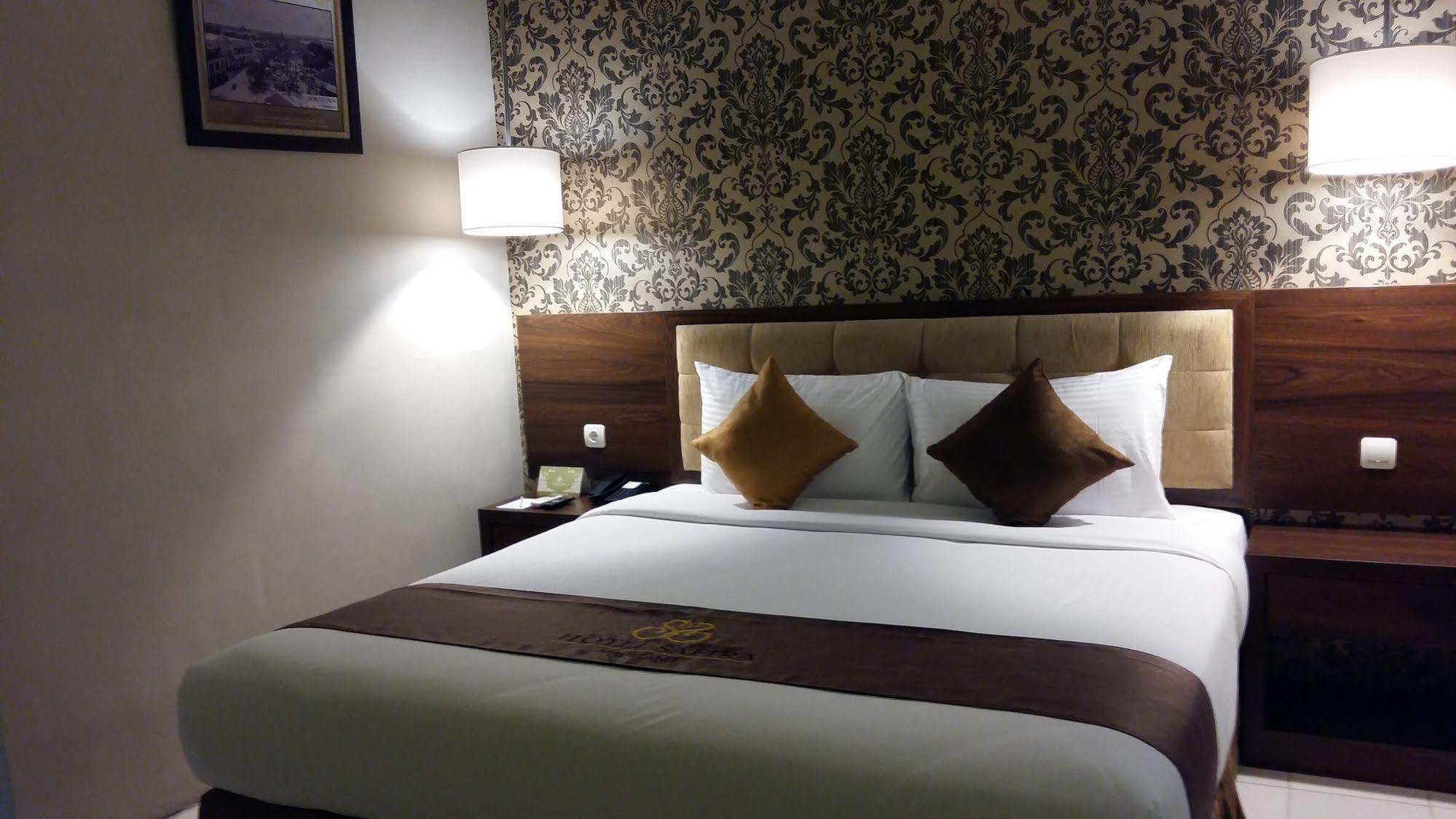 Hotel Safira Magelang Extérieur photo